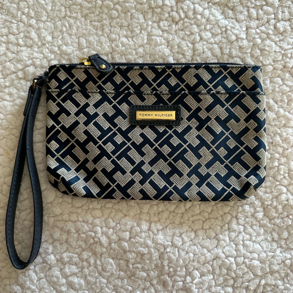 Tommy Hilfiger Black and Cream Geometric Wristlet Clutch